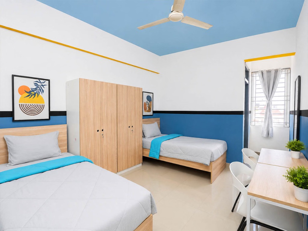 Comfortable bright room at JayDhaneshwar PG Ahmedabad